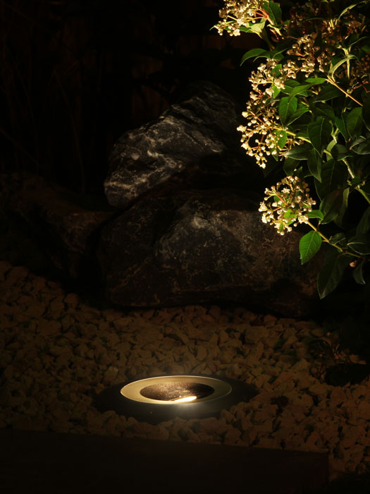 Einbauleuchte Rubum bei Nacht Einbauleuchte Rubum im Garten bei Nacht