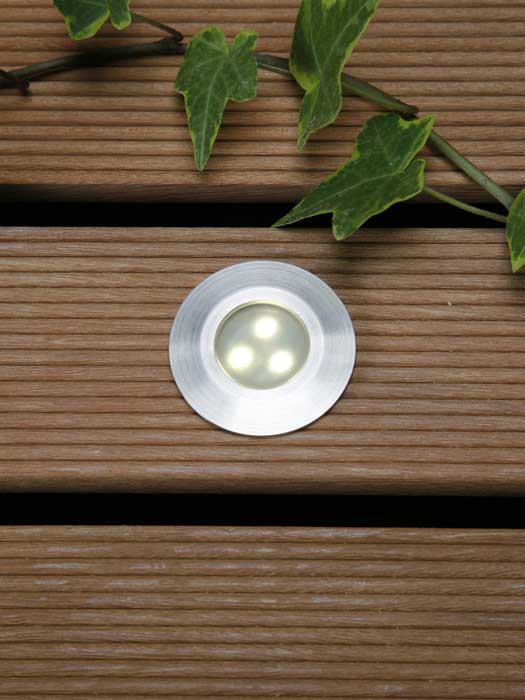 Gardenlights Einbauleuchte Alpha Warmweiss in Holzboden verbaut